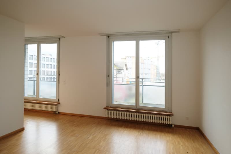 Charmante 2.5-Zimmer-Wohnung mit Balkon und Stadtblick in Basel (10)