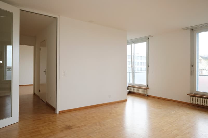 Charmante 2.5-Zimmer-Wohnung mit Balkon und Stadtblick in Basel (4)