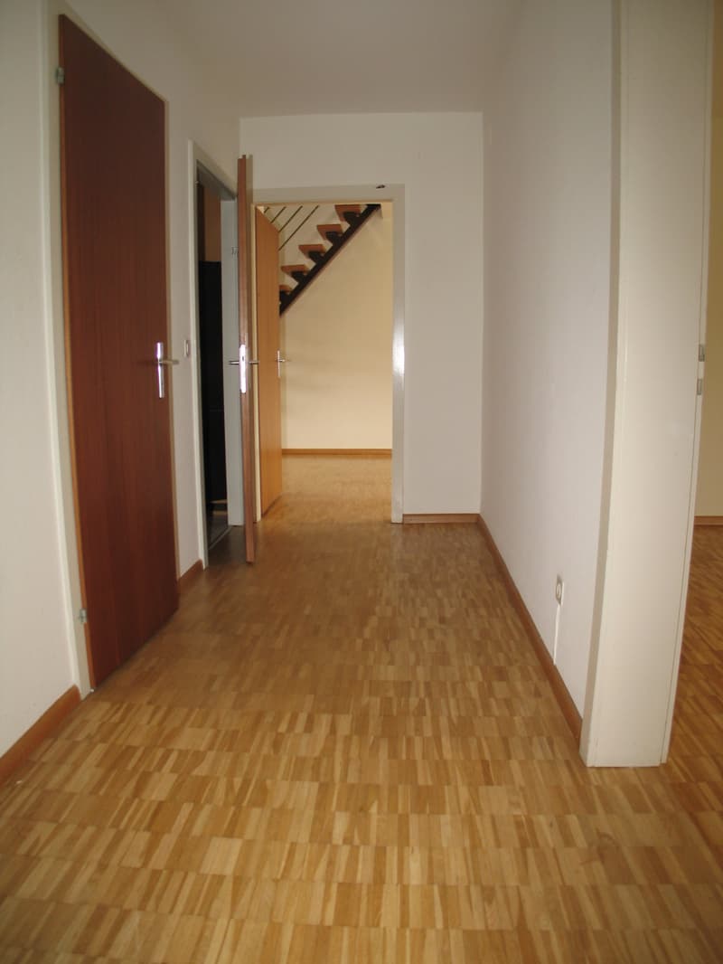 Charmante 3-Zimmer-Dachwohnung mit Galerie im Zentrum von Riehen (3)