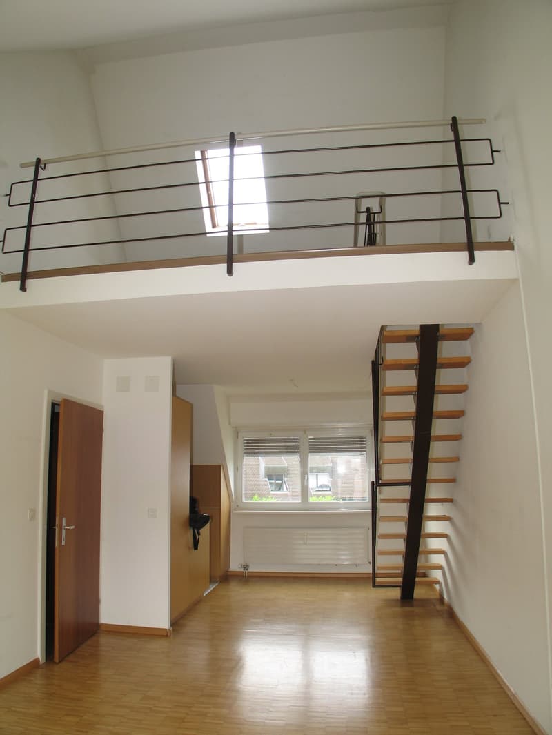 Charmante 3-Zimmer-Dachwohnung mit Galerie im Zentrum von Riehen (12)