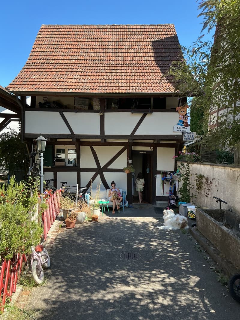 Charmantes "Stöckli/Riegel-Einfamilienhaus" in Allschwil (1)