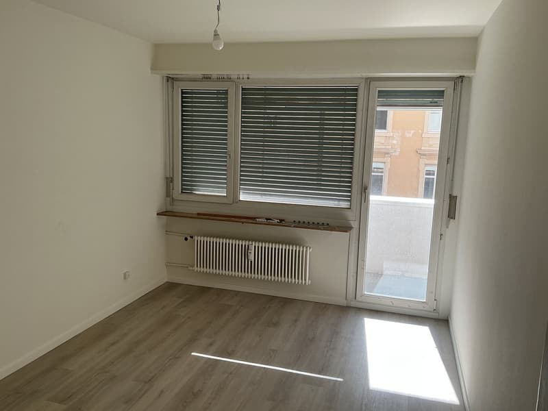 Helle 2-Zimmer-Wohnung mit Balkon in Basel – frisch renoviert! (3)