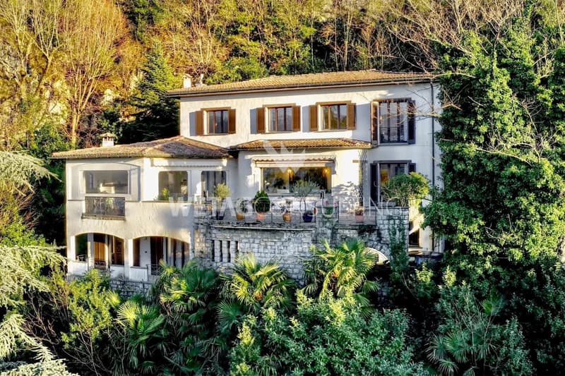 Vornehme Villa in Campione d'Italia mit Blick auf den Luganersee zu verkaufen (1)