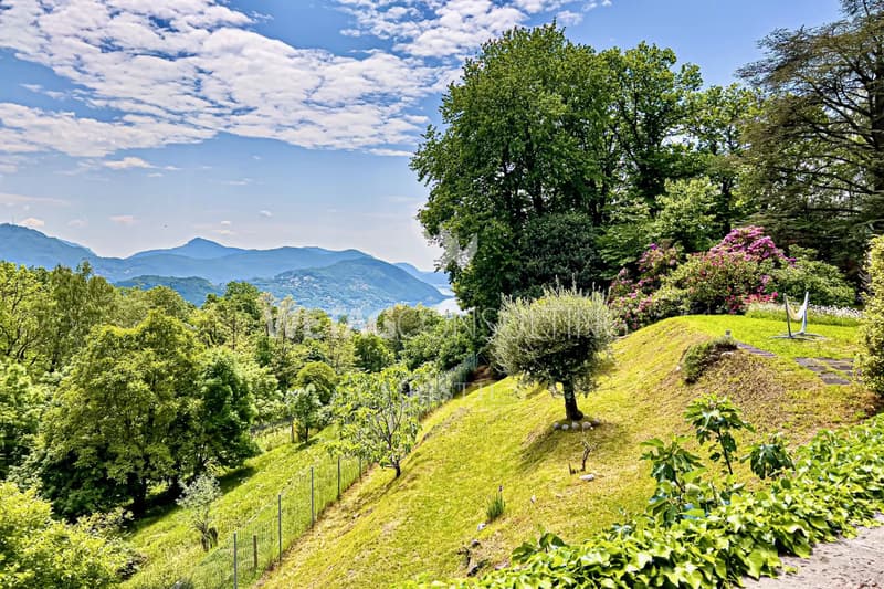 Lugano-Bosco Luganese: Schöne Villa mit grossem Baugrundstück von 3.581 m² & mit Blick auf den Luganer See zu verkaufen (2)