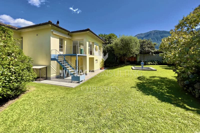 Villa im modernen Stil im Grünen in Ascona zu verkaufen (1)