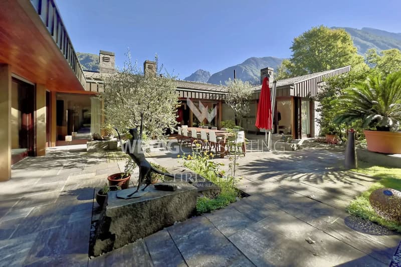 Prestigevolle Villa umgeben von üppigem Grün mit grosszügigem Garten in Grono zum Verkauf (13)