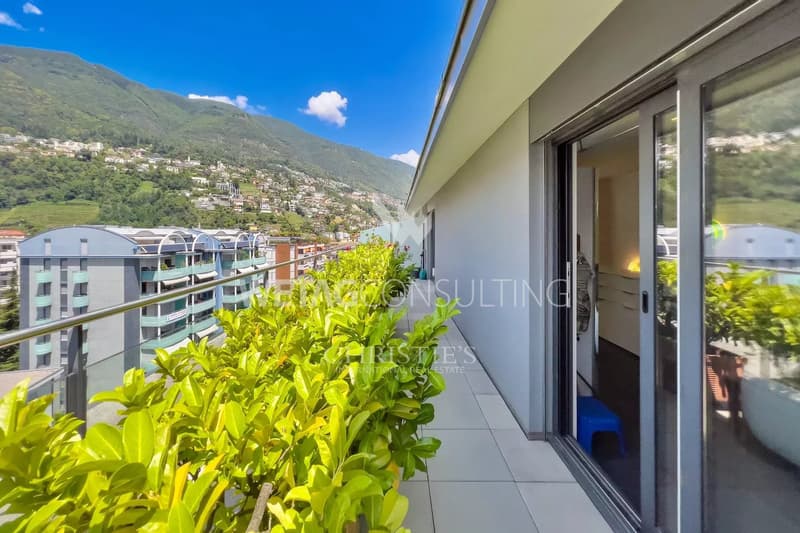 Penthouse duplex con vista a 360 gradi in posizione centrale con vista sul Lago Maggiore in vendita a Locarno (12)