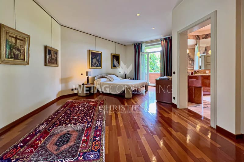 Villa spacieuse et majestueuse entourée d'espaces verts à vendre à Mendrisio (5)