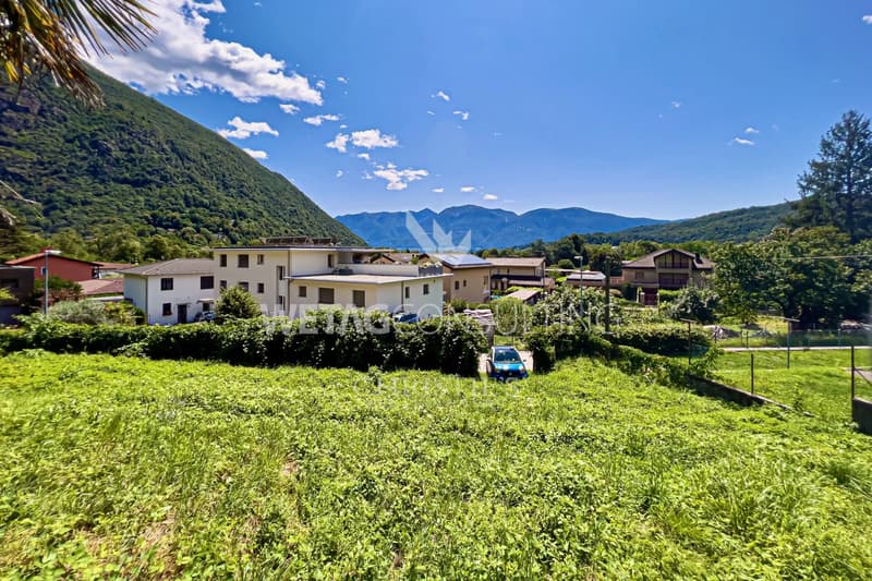 Beau terrain à bâtir à vendre à Tegna avec une vue ouverte excellente sur le Lago Maggiore (2)