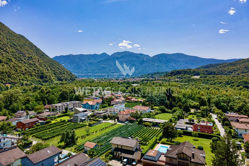 Beau terrain à bâtir à vendre à Tegna avec une vue ouverte excellente sur le Lago Maggiore (1)