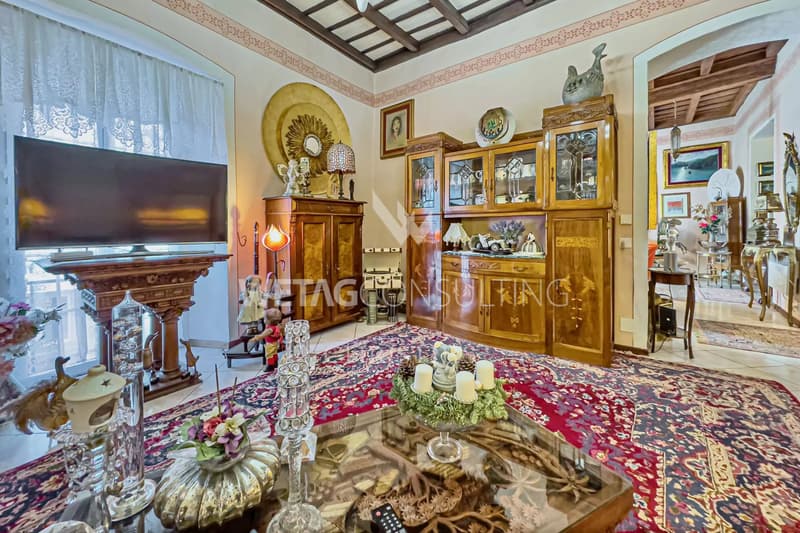Casa patrizia storica con cortile interno in vendita a Brissago (9)
