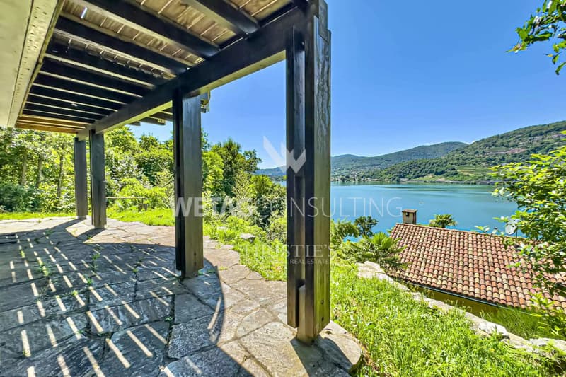 Charming small villa with outdoor pool, lake view in Montagnola for sale (11)