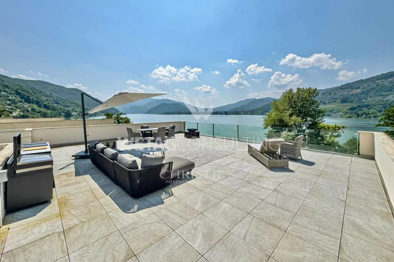 Lugano-Muzzano : Charmant penthouse à vendre, directement sur le lac & avec terrasse sur le toit, également possible en tant que deuxième résidence (1)