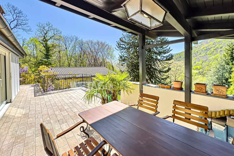 À vendre à Lugano-Odogno une charmante villa avec piscine, un bâtiment annexe indépendant & un petit appartement (11)