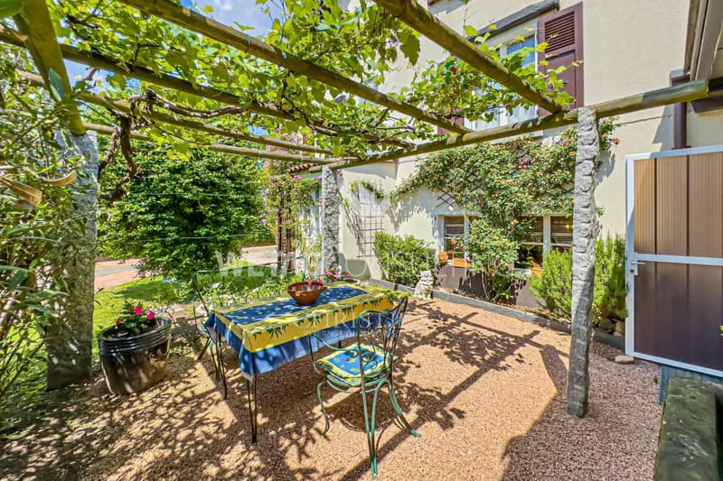 Lugano-Magliaso: bella villa nel verde, con piscina & vicino al lago di Lugano in vendita (13)