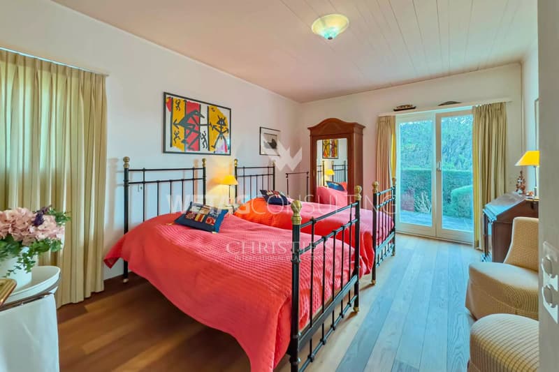 Lugano-Curio : villa élégante avec piscine intérieure, dépendance indépendante pour les invités & possibilité d'une résidence secondaire à vendre (9)