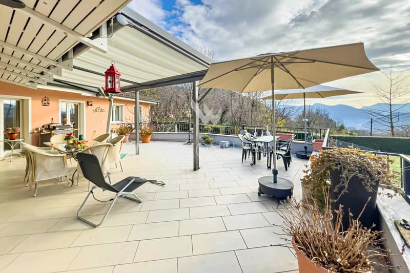 Lugano-Curio : villa élégante avec piscine intérieure, dépendance indépendante pour les invités & possibilité d'une résidence secondaire à vendre (2)