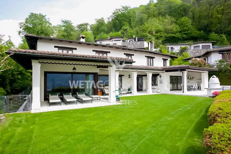 Lugano-Figino: Elegante Villa mit traumhafter Aussicht auf den Luganersee & Indoor-Pool zu verkaufen (1)