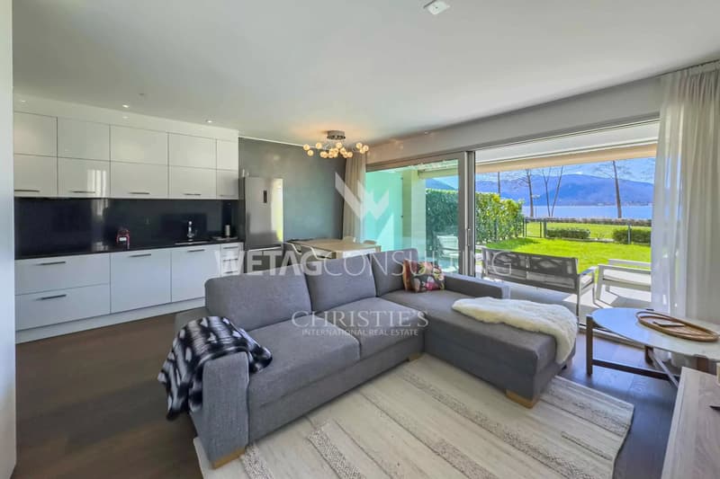 Lugano-Muzzano, à vendre : appartement moderne directement sur le lac de Lugano avec grand jardin privé (3)