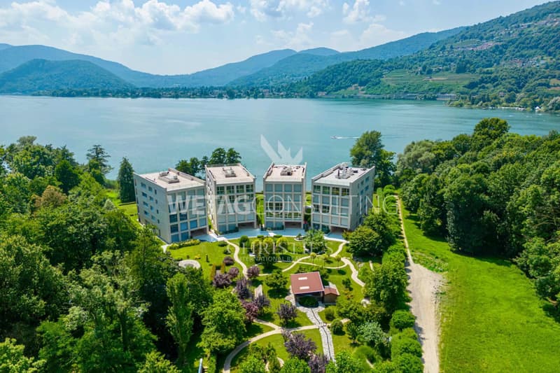 Lugano-Muzzano, à vendre : appartement moderne directement sur le lac de Lugano avec grand jardin privé (13)