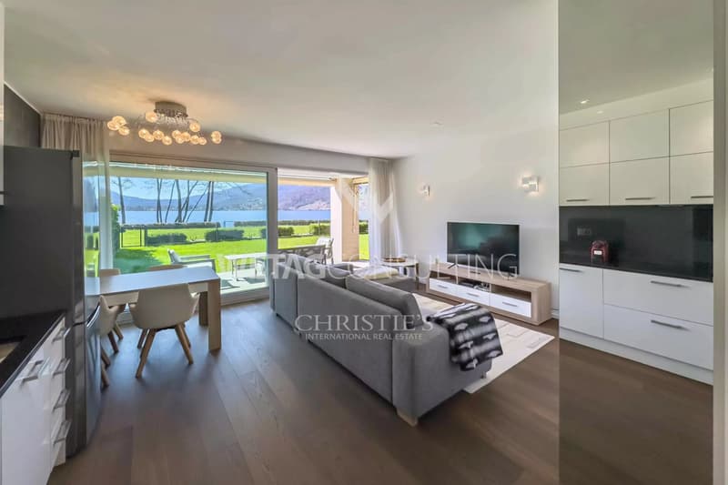 Lugano-Muzzano, à vendre : appartement moderne directement sur le lac de Lugano avec grand jardin privé (7)