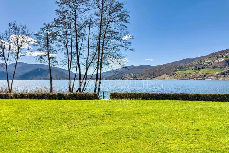 Lugano-Muzzano, à vendre : appartement moderne directement sur le lac de Lugano avec grand jardin privé (2)