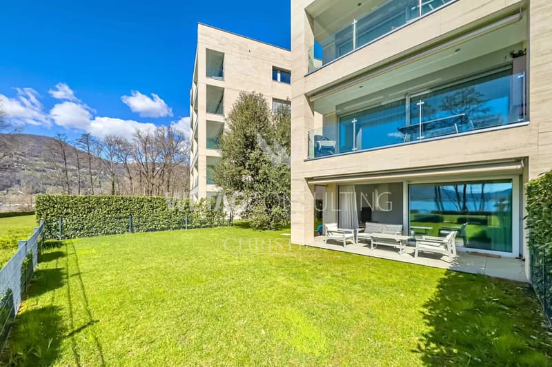Lugano-Muzzano, à vendre : appartement moderne directement sur le lac de Lugano avec grand jardin privé (11)