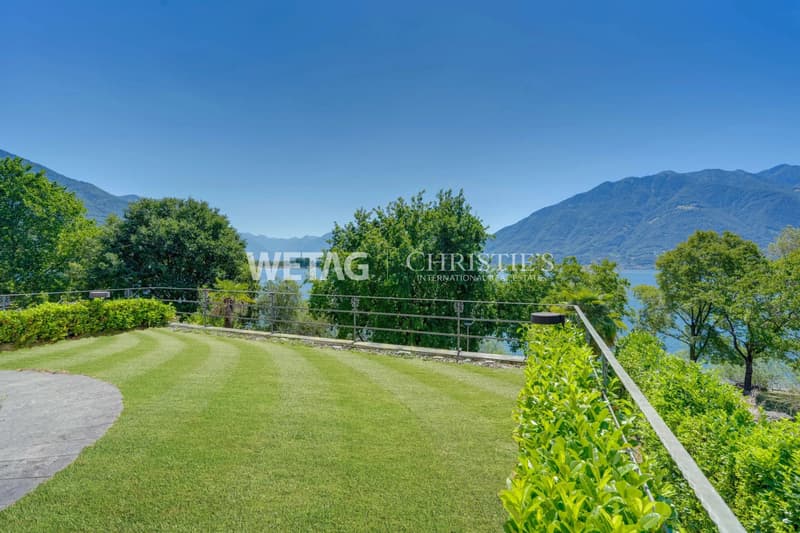 Villa elegante con giardino in posizione esclusiva direttamente sulla passeggiata lacustre del Lago Maggiore in vendita (4)