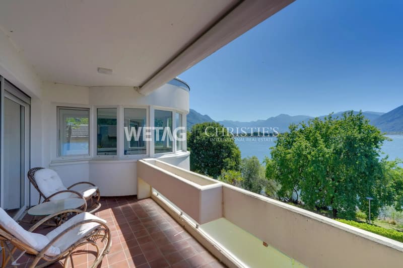 Villa elegante con giardino in posizione esclusiva direttamente sulla passeggiata lacustre del Lago Maggiore in vendita (9)