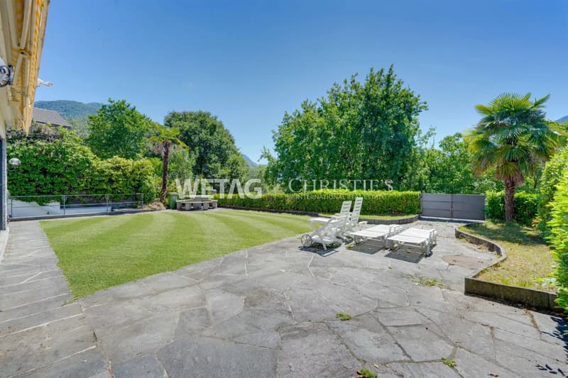 Villa elegante con giardino in posizione esclusiva direttamente sulla passeggiata lacustre del Lago Maggiore in vendita (10)