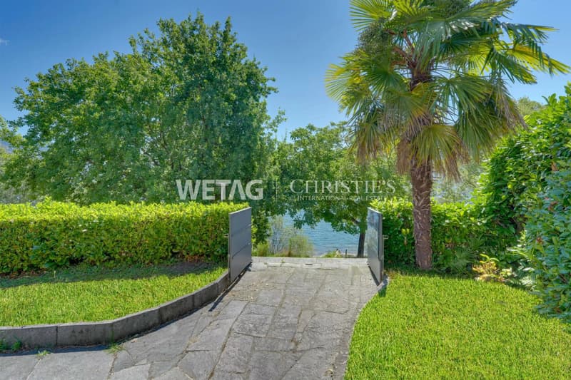 Villa elegante con giardino in posizione esclusiva direttamente sulla passeggiata lacustre del Lago Maggiore in vendita (12)