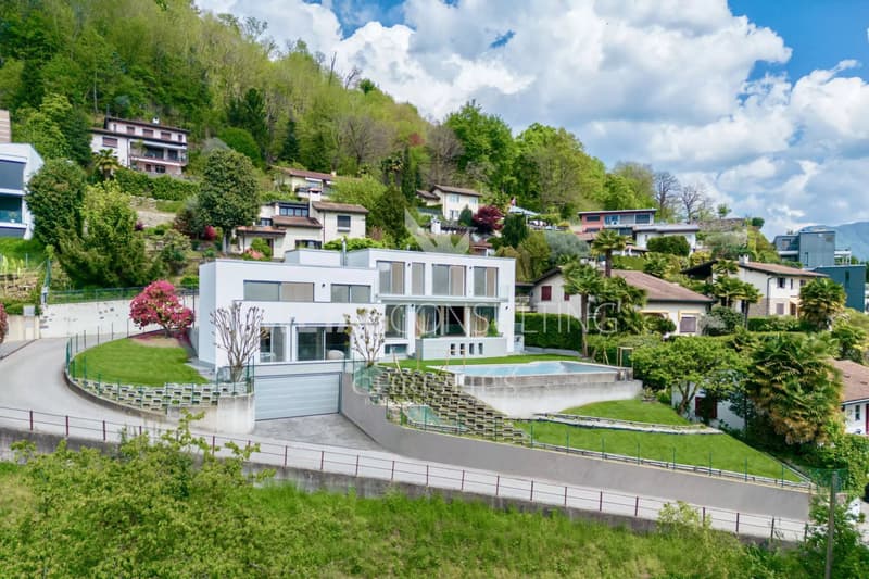 Lugano-Muzzano : villa spacieuse avec piscine & vue sur le lac de Lugano à vendre (1)