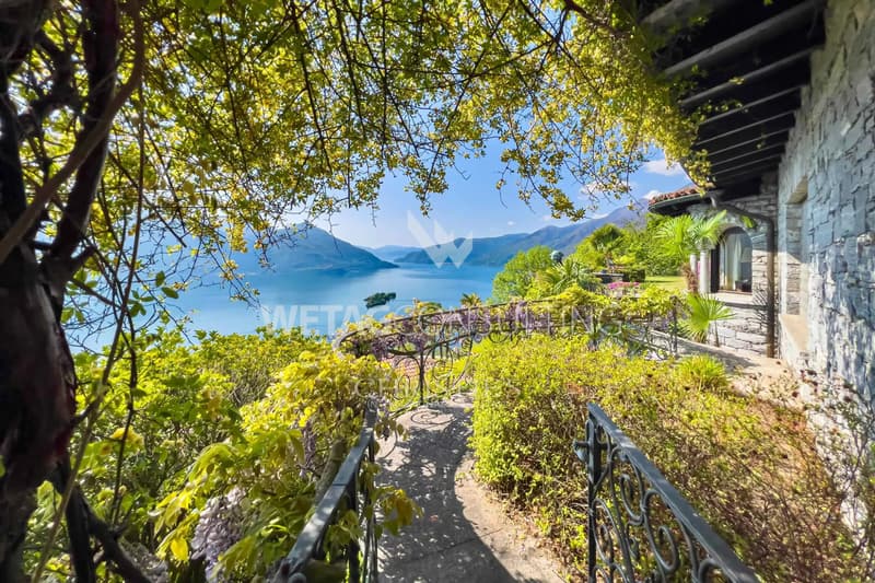 Villa mediterranea da ristrutturare in posizione ideale con vista lago a 180 gradi a Ronco sopra Ascona in vendita (2)