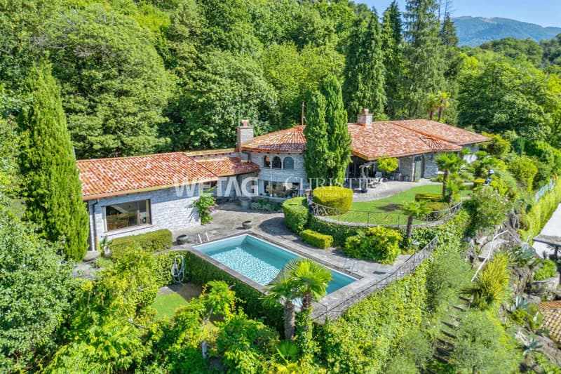 Zu renovierende mediterrane Villa an Toplage mit 180 Seeblick in Ronco sopra Ascona zu verkaufen (2)