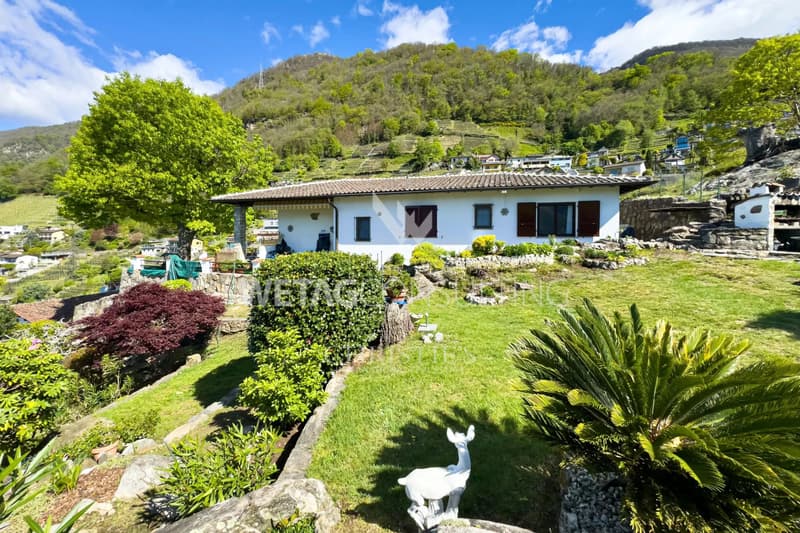 Riazzino?Lavertezzo: Villa mediterranea con grande giardino e piscina esterna in vendita (2)
