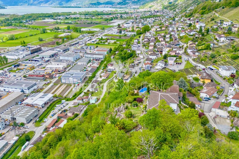 Riazzino?Lavertezzo: Villa mediterranea con grande giardino e piscina esterna in vendita (11)