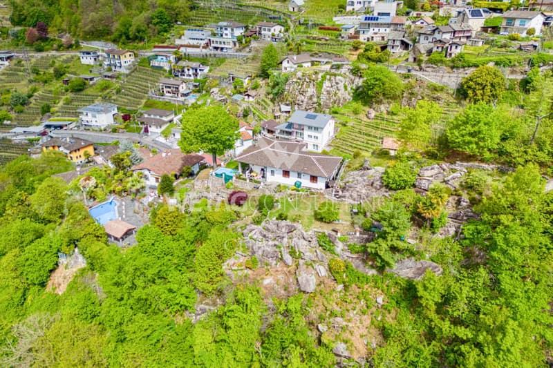 Riazzino?Lavertezzo: Villa mediterranea con grande giardino e piscina esterna in vendita (10)