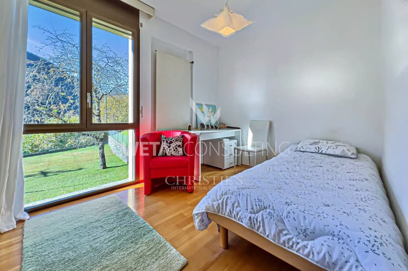 Villa elegante & moderna con piscina interna in vendita a Crana, ideale anche come seconda casa (7)