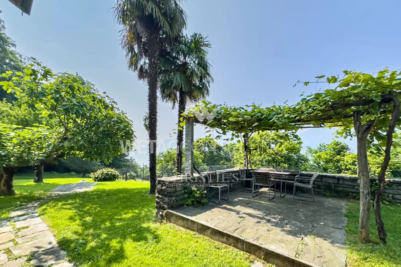 Propriété spacieuse dans le vert avec villa principale, maison d'hôtes et grotte indépendante, à vendre à Rivera-Monteceneri (11)