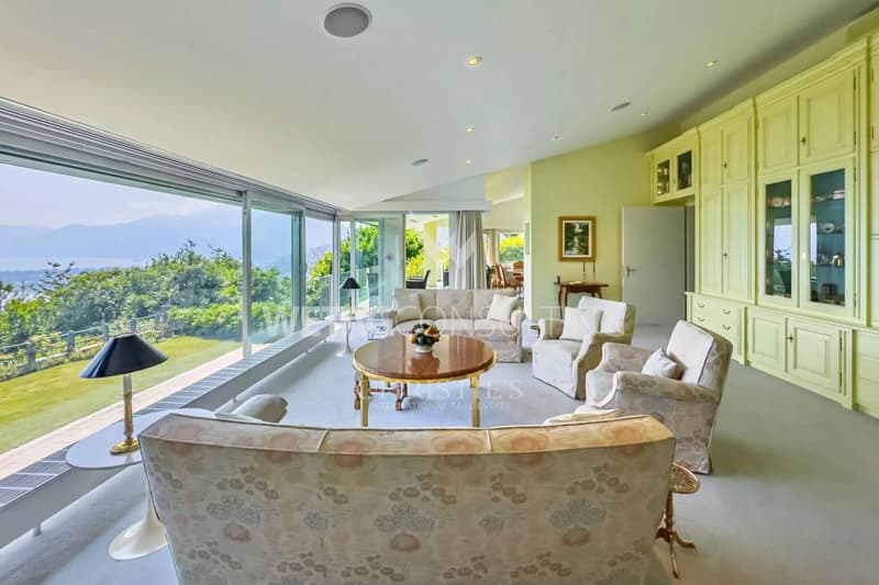 Minusio: Villa élégante avec vue panoramique sur le lac, piscine extérieure & entourée de verdure à vendre (3)