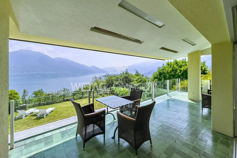 Minusio: Villa élégante avec vue panoramique sur le lac, piscine extérieure & entourée de verdure à vendre (6)