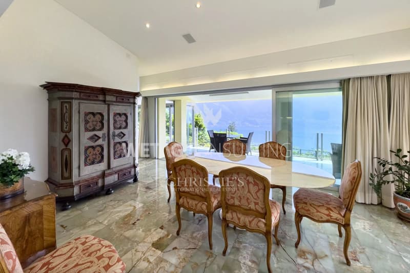 Minusio: Villa élégante avec vue panoramique sur le lac, piscine extérieure & entourée de verdure à vendre (4)