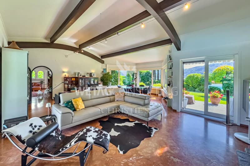 Villa élégante avec piscine à Lugano-Magliaso à vendre, située directement sur les rives du lac de Lugano (4)