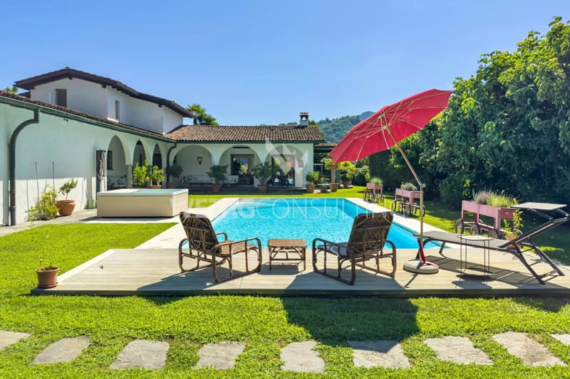 Villa élégante avec piscine à Lugano-Magliaso à vendre, située directement sur les rives du lac de Lugano (6)