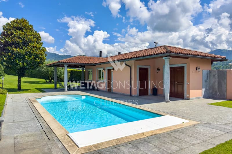 Zu verkaufen in Lugano-Manno elegante Villa mit Pool, grossem Garten & Dependance, auch ideal als Zweitwohnsitz (2)
