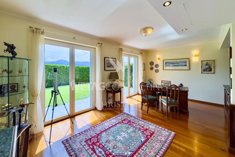 Zu verkaufen in Lugano-Manno elegante Villa mit Pool, grossem Garten & Dependance, auch ideal als Zweitwohnsitz (11)
