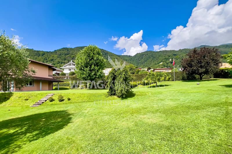 Zu verkaufen in Lugano-Manno elegante Villa mit Pool, grossem Garten & Dependance, auch ideal als Zweitwohnsitz (6)
