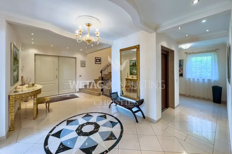 Zu verkaufen in Lugano-Manno elegante Villa mit Pool, grossem Garten & Dependance, auch ideal als Zweitwohnsitz (3)