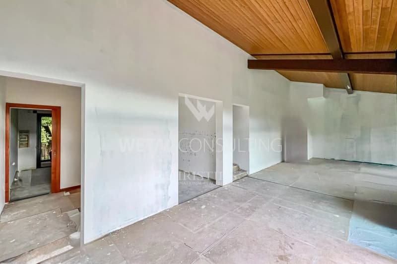 Lugano-Gentilino : appartement élégant au dernier étage avec vue sur le lac, rénové dans l'état brut et à vendre dans un environnement verdoyant (9)