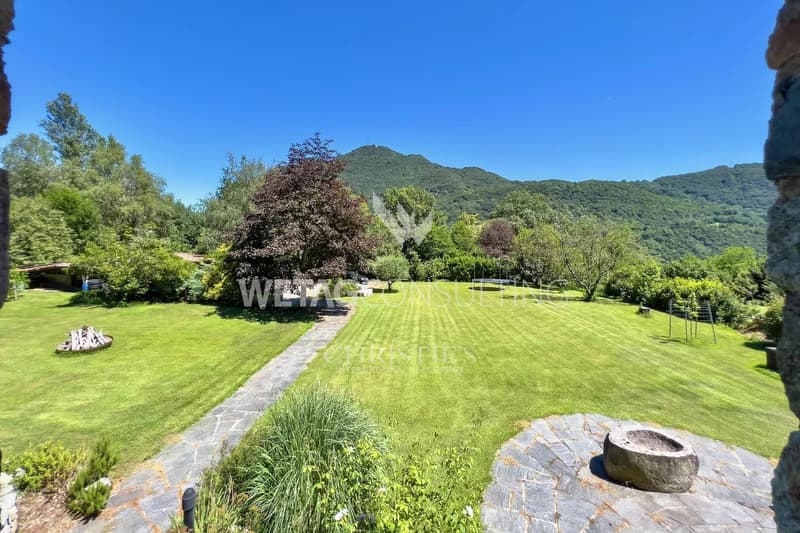 Sur un terrain de 39 000 m², une propriété exclusive est en vente à Montagnola (2)